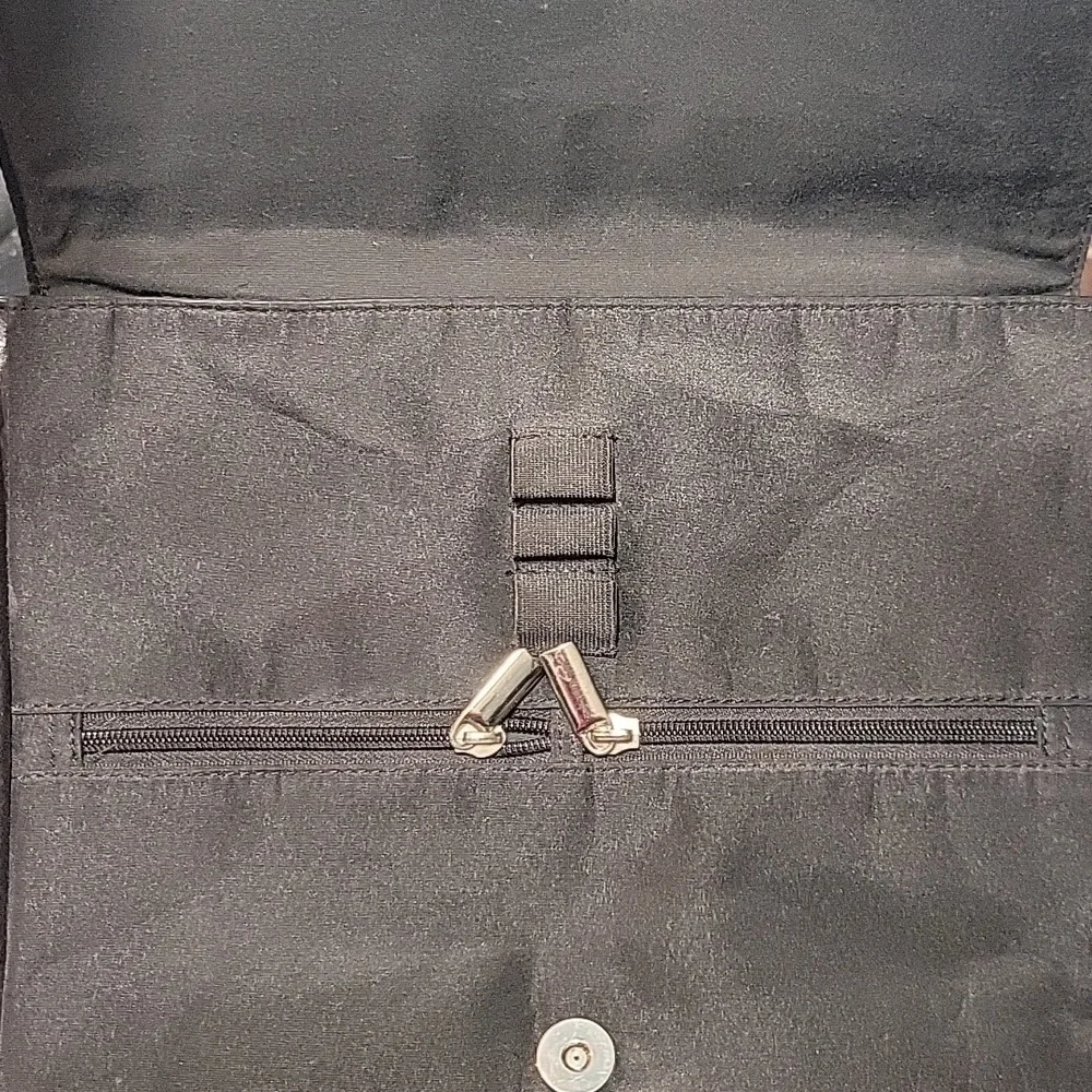 Elegant Black Wilson Leather Laptop/tablet Messenger Bag